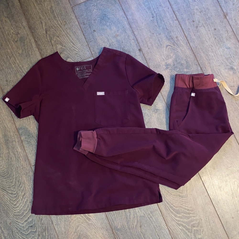 Figs XS deep purple scrub set